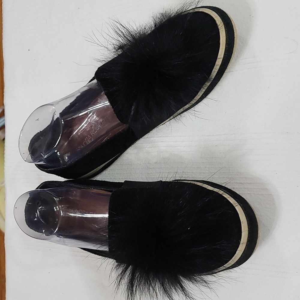 Sondra Roberts Womens Black Leather "Romy" Slip-on‎ Shoes Fur Puffs Sz 8 EUC